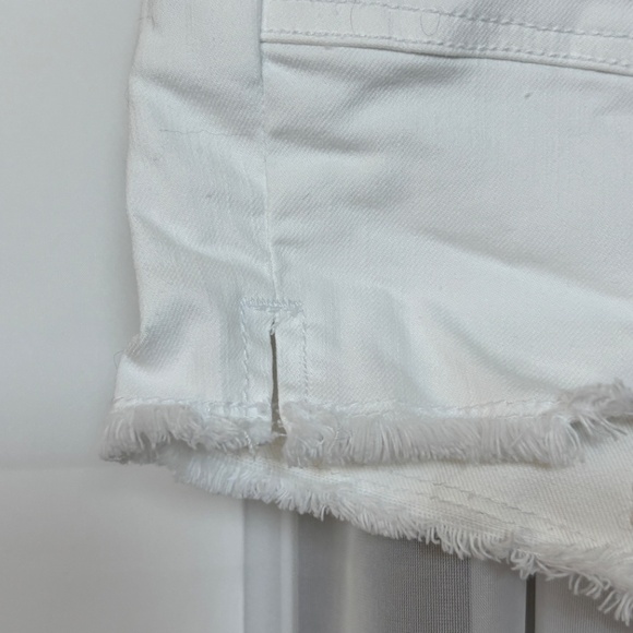 Tommy Ella Twill 4-Inch High-Rise Utility Shorts - Picture 2 of 8